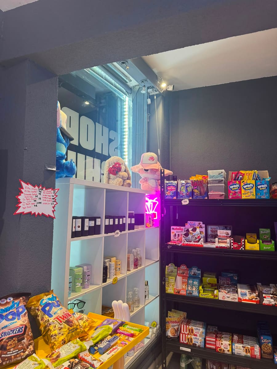 Les rayons d'import du hanout, chocolats et confiseries